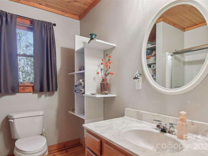 380 Cedar Lane, Brevard, NC 28712.  MLS# CAR4227901, YatesRealty ID 10673. 