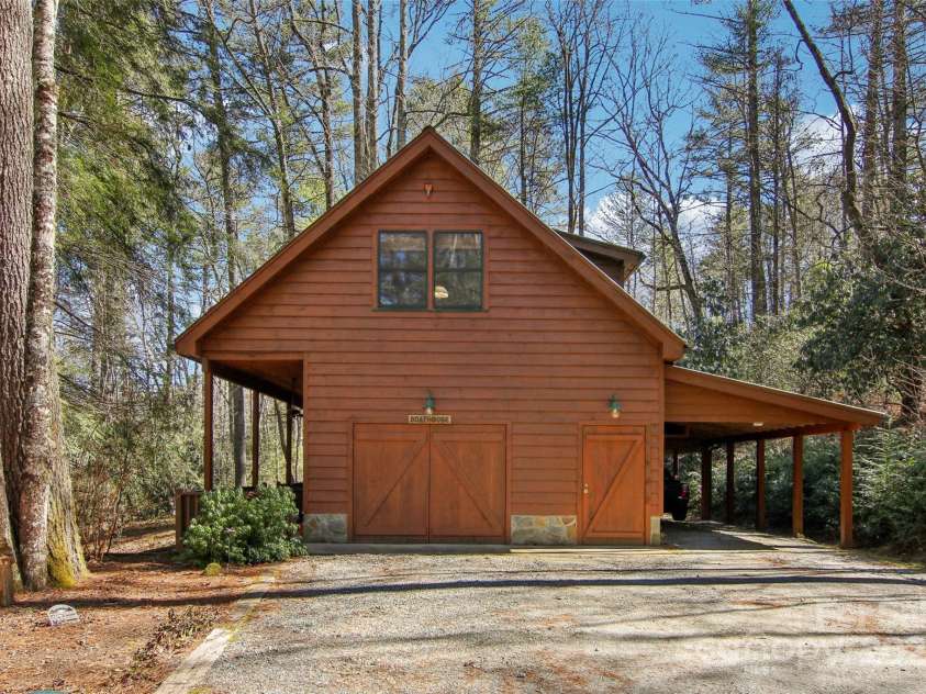 380 Cedar Lane, Brevard, NC 28712.  MLS# CAR4227901, YatesRealty ID 10673. 