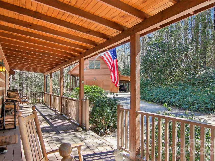 380 Cedar Lane, Brevard, NC 28712.  MLS# CAR4227901, YatesRealty ID 10673. 