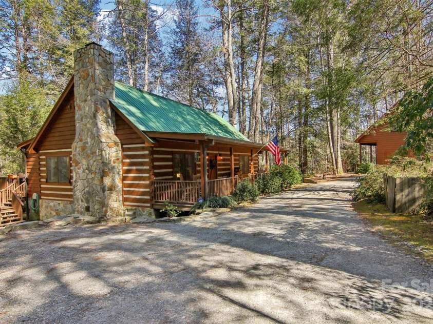 380 Cedar Lane, Brevard, NC 28712.  MLS# CAR4227901, YatesRealty ID 10673. 