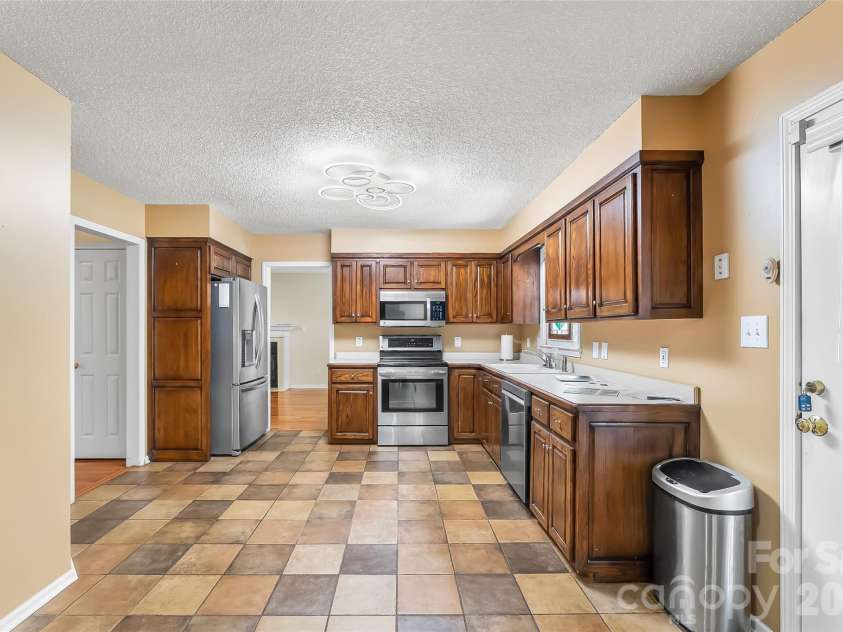 4617 Harbor View Terrace, Morganton, NC 28655.  MLS# CAR4299369, YatesRealty ID 10676. 