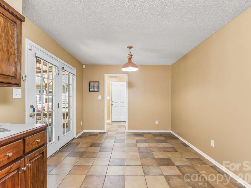 4617 Harbor View Terrace, Morganton, NC 28655.  MLS# CAR4299369, YatesRealty ID 10676. 