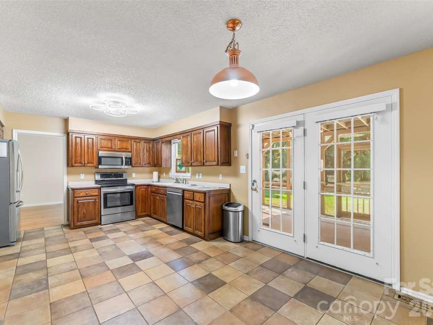 4617 Harbor View Terrace, Morganton, NC 28655.  MLS# CAR4299369, YatesRealty ID 10676. 
