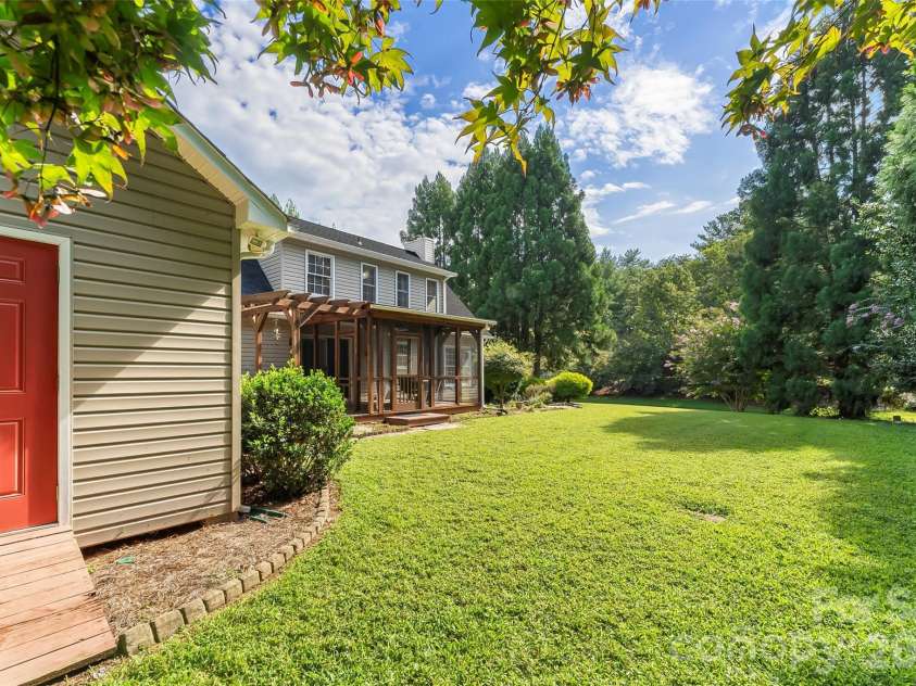 4617 Harbor View Terrace, Morganton, NC 28655.  MLS# CAR4299369, YatesRealty ID 10676. Rear yard