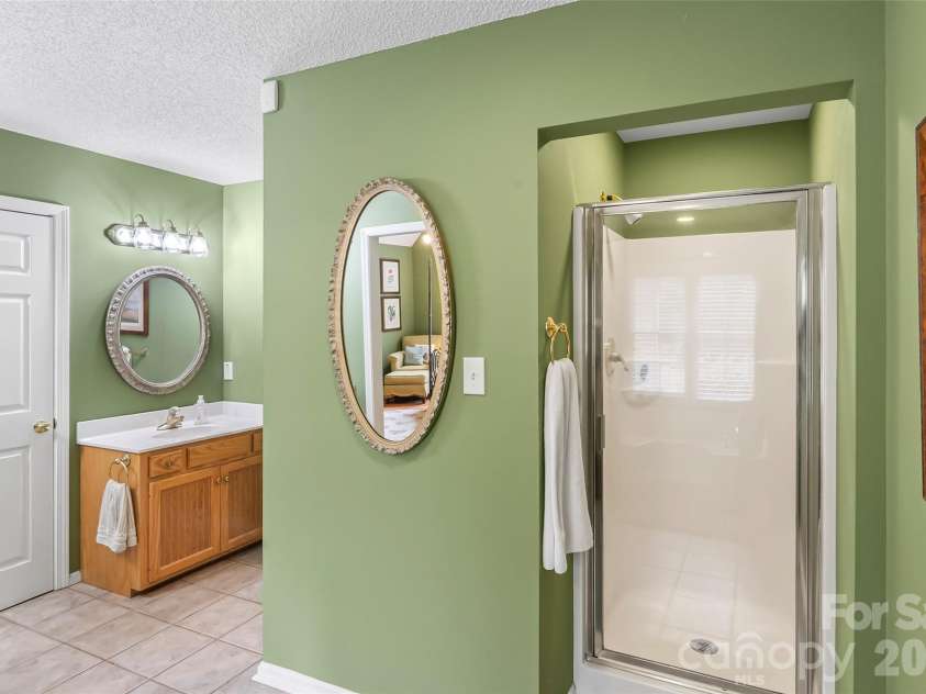 4617 Harbor View Terrace, Morganton, NC 28655.  MLS# CAR4299369, YatesRealty ID 10676. Shower