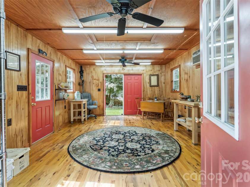 4617 Harbor View Terrace, Morganton, NC 28655.  MLS# CAR4299369, YatesRealty ID 10676. Workshop/studio