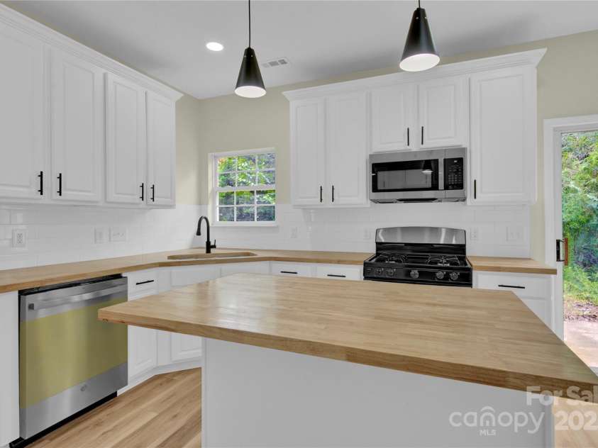 12016 Gemstone Court, Charlotte, NC 28269.  MLS# CAR4291584, YatesRealty ID 10679. 