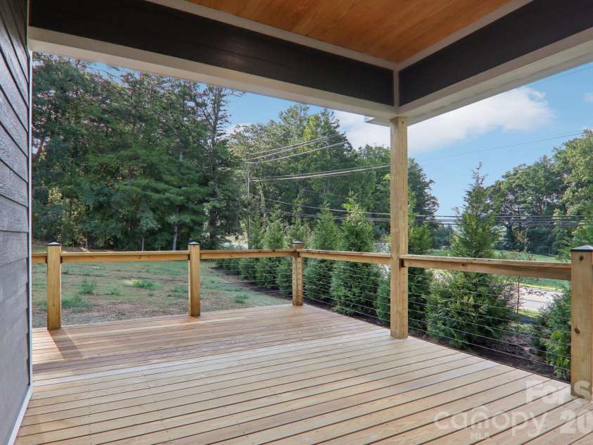 20 Maple Knoll Drive, Hendersonville, NC 28792.  MLS# CAR4120243, YatesRealty ID 1068. 