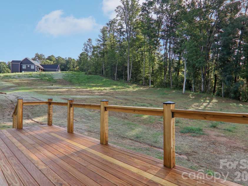 20 Maple Knoll Drive, Hendersonville, NC 28792.  MLS# CAR4120243, YatesRealty ID 1068. 