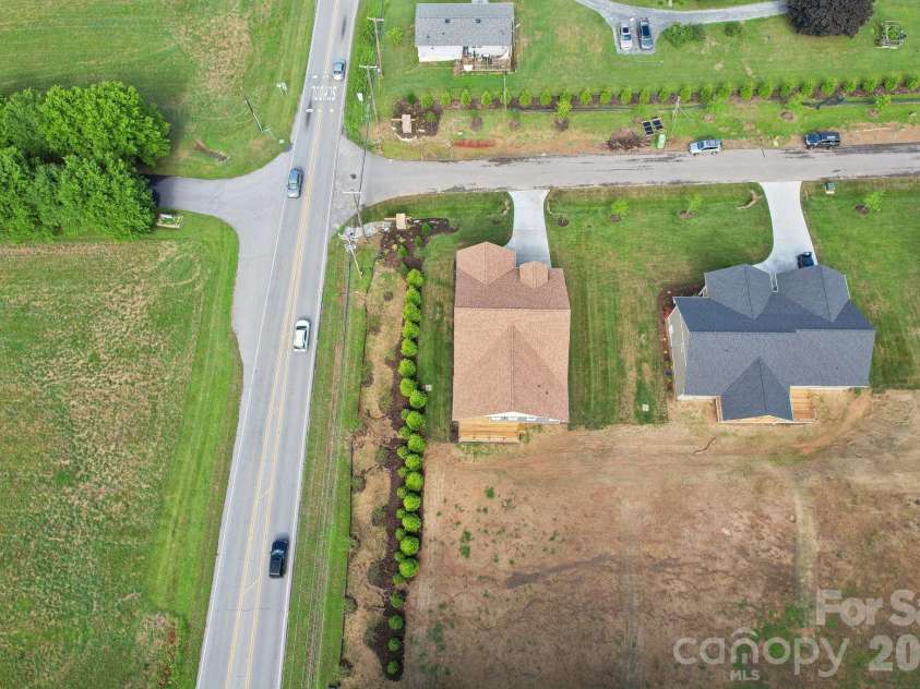 20 Maple Knoll Drive, Hendersonville, NC 28792.  MLS# CAR4120243, YatesRealty ID 1068. 