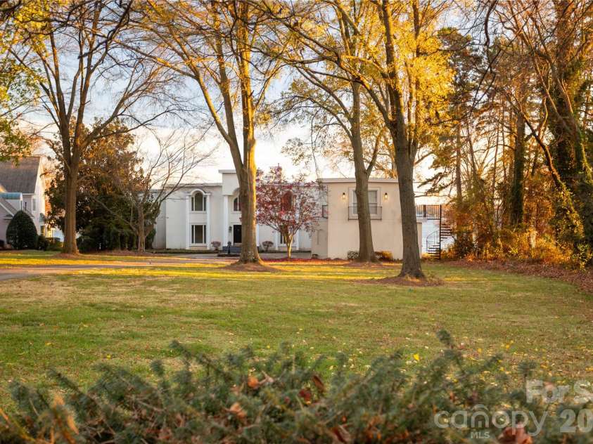 132 Clearwater Lane, Mooresville, NC 28117.  MLS# CAR4354488, YatesRealty ID 10681. 
