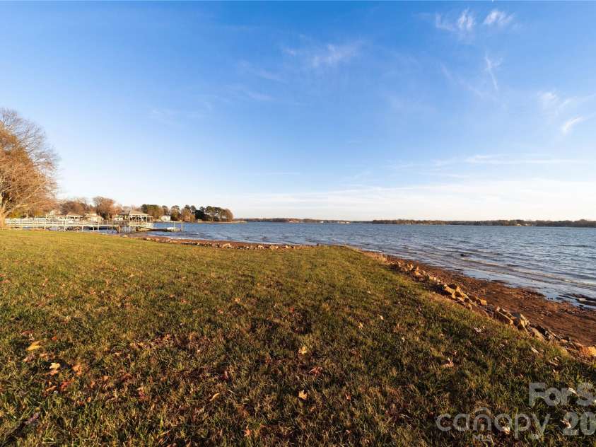 132 Clearwater Lane, Mooresville, NC 28117.  MLS# CAR4354488, YatesRealty ID 10681. 