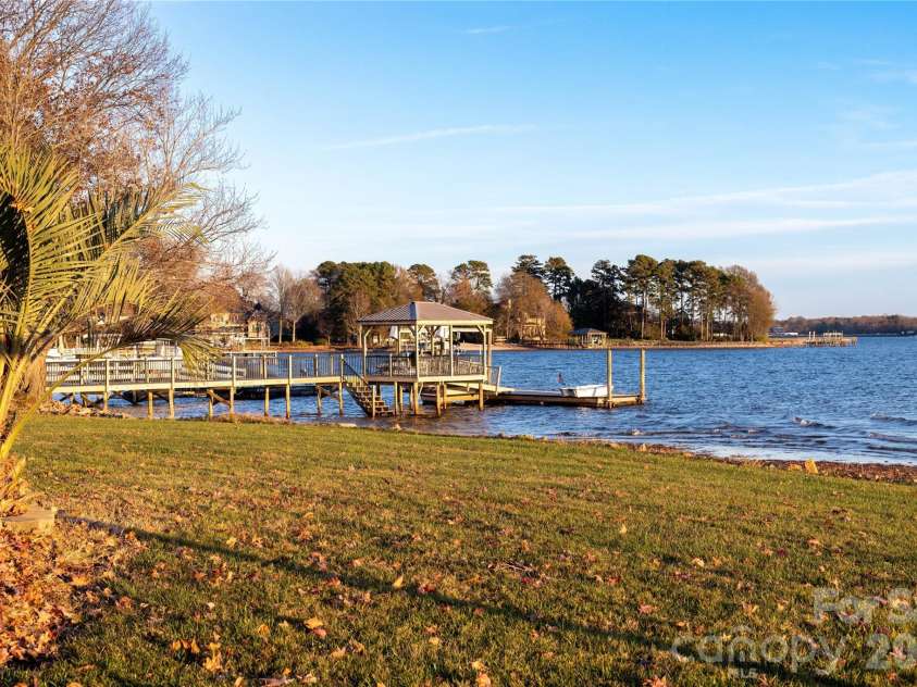 132 Clearwater Lane, Mooresville, NC 28117.  MLS# CAR4354488, YatesRealty ID 10681. 
