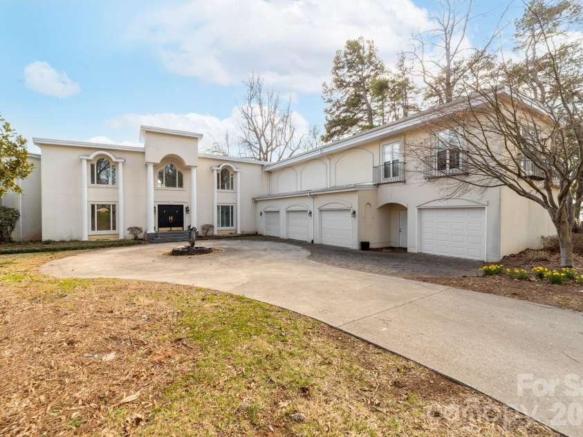 132 Clearwater Lane, Mooresville, NC 28117.  MLS# CAR4354488, YatesRealty ID 10681. 