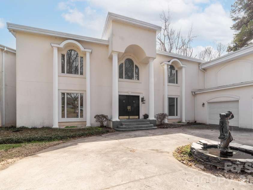 132 Clearwater Lane, Mooresville, NC 28117.  MLS# CAR4354488, YatesRealty ID 10681. 