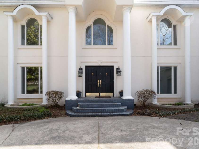 132 Clearwater Lane, Mooresville, NC 28117.  MLS# CAR4354488, YatesRealty ID 10681. 