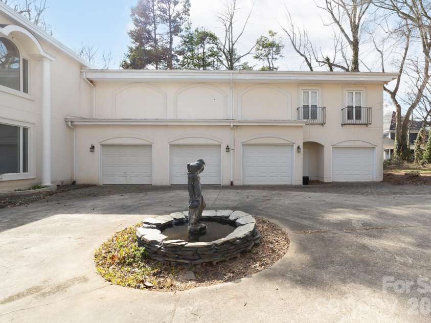132 Clearwater Lane, Mooresville, NC 28117.  MLS# CAR4354488, YatesRealty ID 10681. 