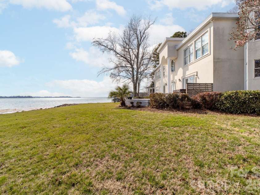 132 Clearwater Lane, Mooresville, NC 28117.  MLS# CAR4354488, YatesRealty ID 10681. 