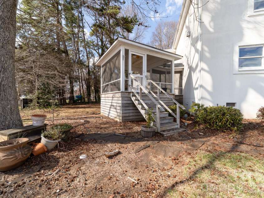 132 Clearwater Lane, Mooresville, NC 28117.  MLS# CAR4354488, YatesRealty ID 10681. 