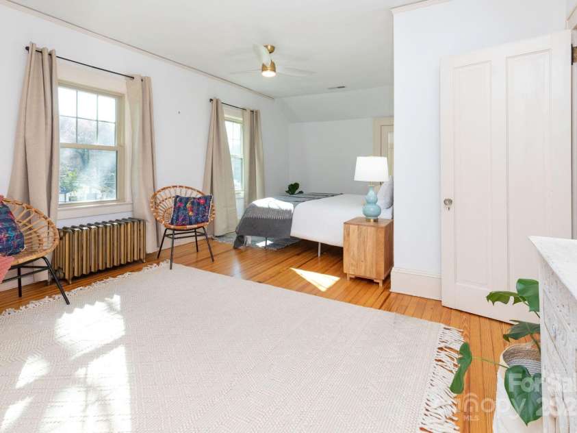 302 Iron Ridge Loop, Asheville, NC 28806.  MLS# CAR4321229, YatesRealty ID 10682. Large primary bedroom on upper level