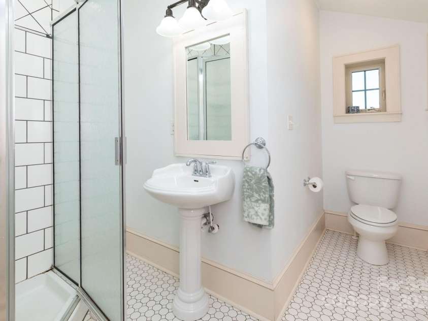 302 Iron Ridge Loop, Asheville, NC 28806.  MLS# CAR4321229, YatesRealty ID 10682. Primary bath