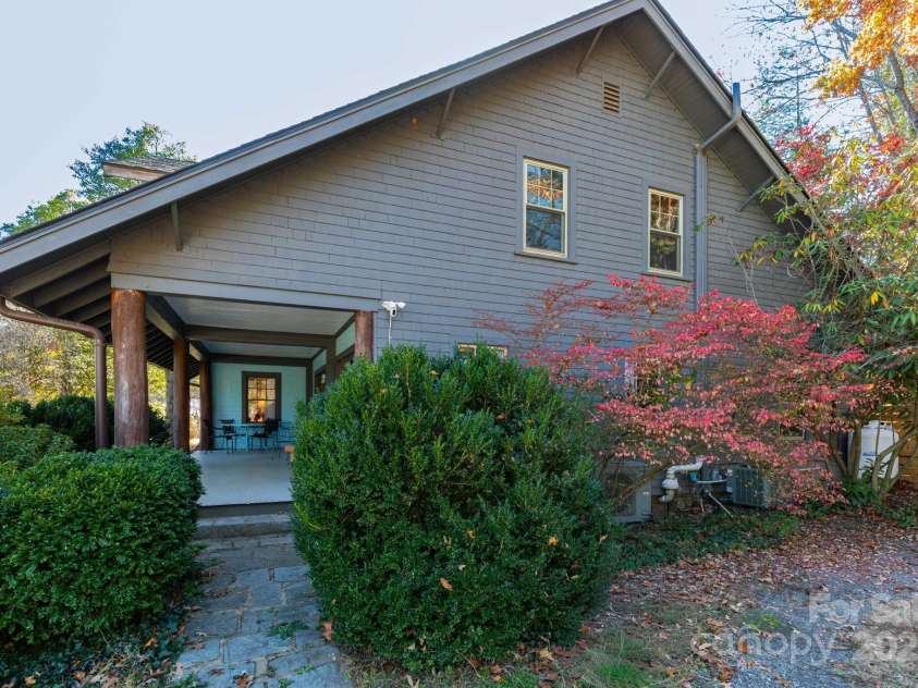 302 Iron Ridge Loop, Asheville, NC 28806.  MLS# CAR4321229, YatesRealty ID 10682. Side view