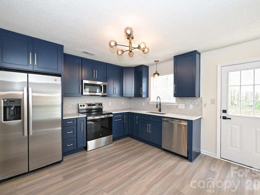 11118 Gold Pan Road, Charlotte, NC 28215.  MLS# CAR4367608, YatesRealty ID 10683. 