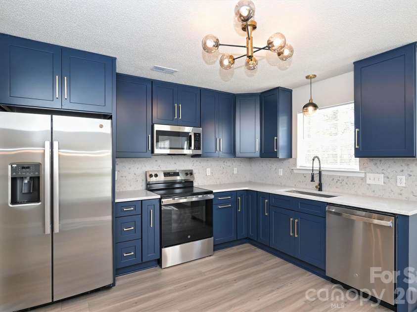 11118 Gold Pan Road, Charlotte, NC 28215.  MLS# CAR4367608, YatesRealty ID 10683. 