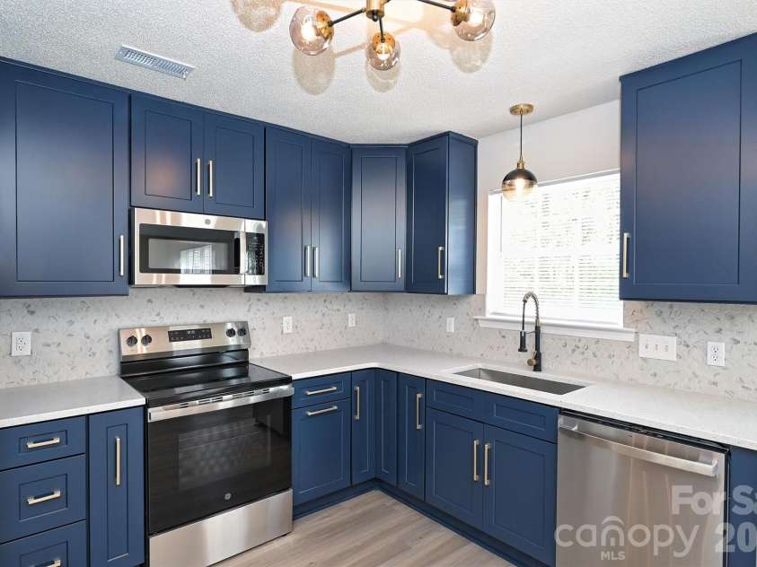11118 Gold Pan Road, Charlotte, NC 28215.  MLS# CAR4367608, YatesRealty ID 10683. 