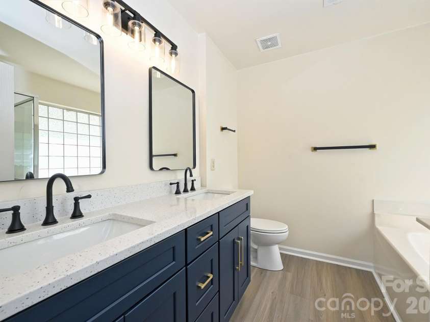 11118 Gold Pan Road, Charlotte, NC 28215.  MLS# CAR4367608, YatesRealty ID 10683. 