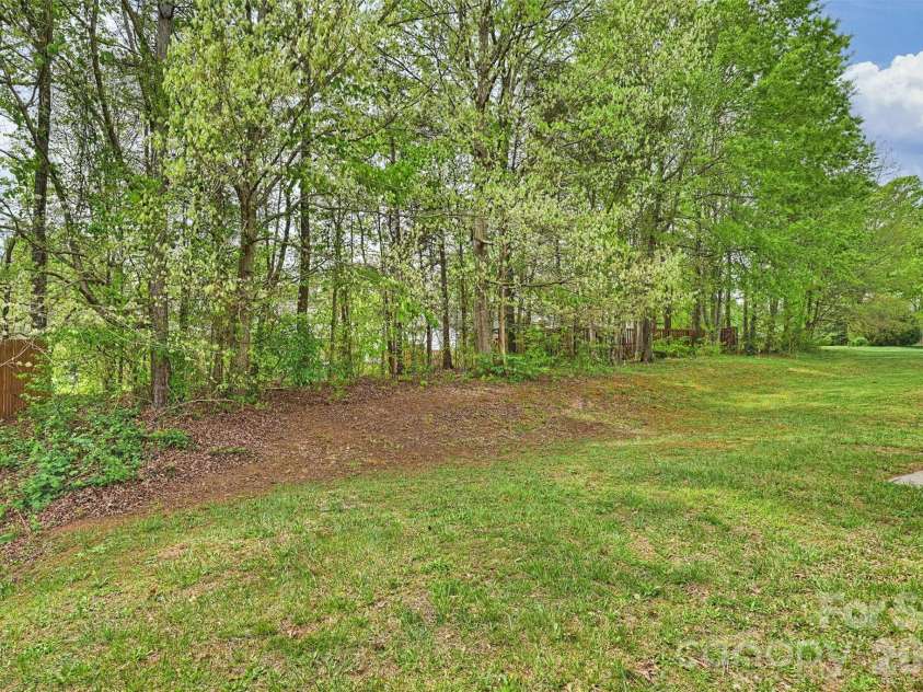 11118 Gold Pan Road, Charlotte, NC 28215.  MLS# CAR4367608, YatesRealty ID 10683. 