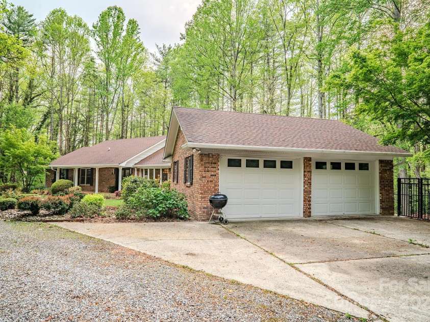 290 Tranquility Place, Hendersonville, NC 28739.  MLS# CAR4252243, YatesRealty ID 10683. 