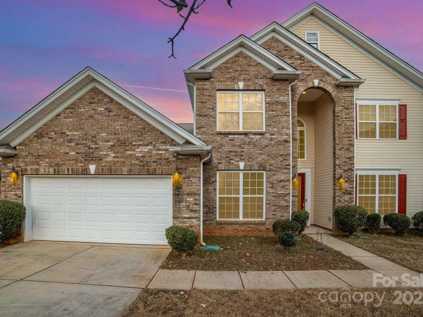 16737 Winston Oaks Court, Charlotte, NC 28213.  MLS# CAR4213082, YatesRealty ID 10685. 