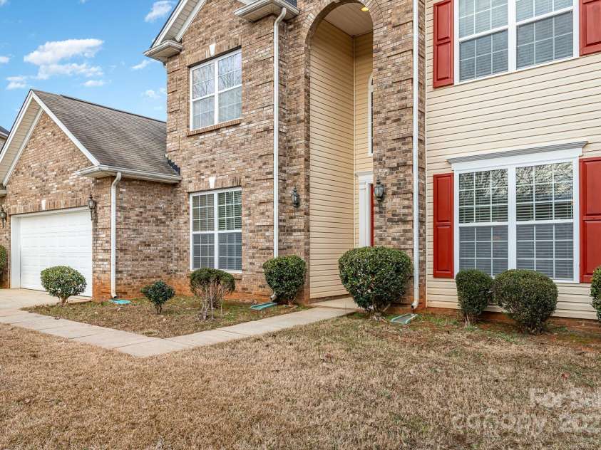 16737 Winston Oaks Court, Charlotte, NC 28213.  MLS# CAR4213082, YatesRealty ID 10685. 