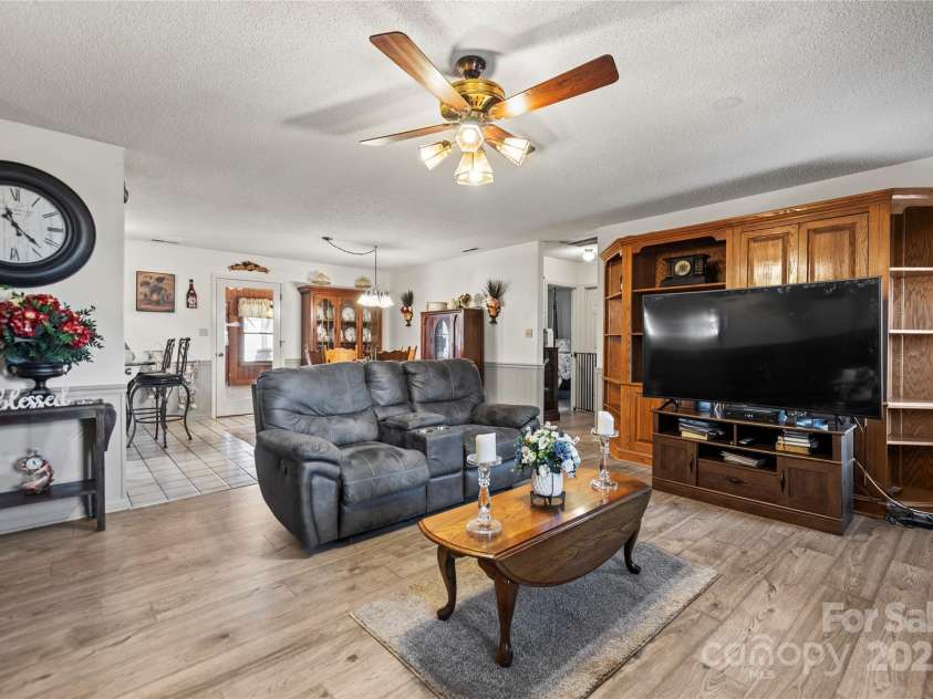 2659 Surrey Drive, Lincolnton, NC 28092.  MLS# CAR4224452, YatesRealty ID 10686. 