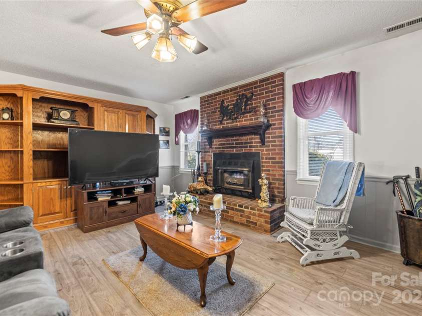 2659 Surrey Drive, Lincolnton, NC 28092.  MLS# CAR4224452, YatesRealty ID 10686. 