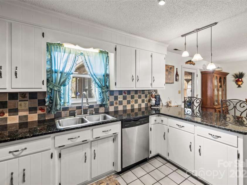 2659 Surrey Drive, Lincolnton, NC 28092.  MLS# CAR4224452, YatesRealty ID 10686. 