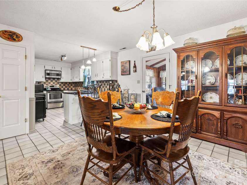 2659 Surrey Drive, Lincolnton, NC 28092.  MLS# CAR4224452, YatesRealty ID 10686. 