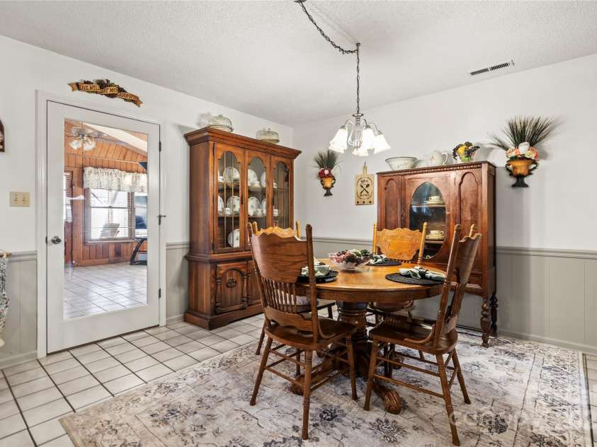 2659 Surrey Drive, Lincolnton, NC 28092.  MLS# CAR4224452, YatesRealty ID 10686. 