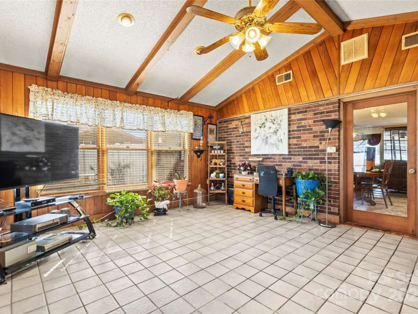 2659 Surrey Drive, Lincolnton, NC 28092.  MLS# CAR4224452, YatesRealty ID 10686. 