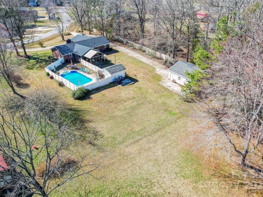 2659 Surrey Drive, Lincolnton, NC 28092.  MLS# CAR4224452, YatesRealty ID 10686. 