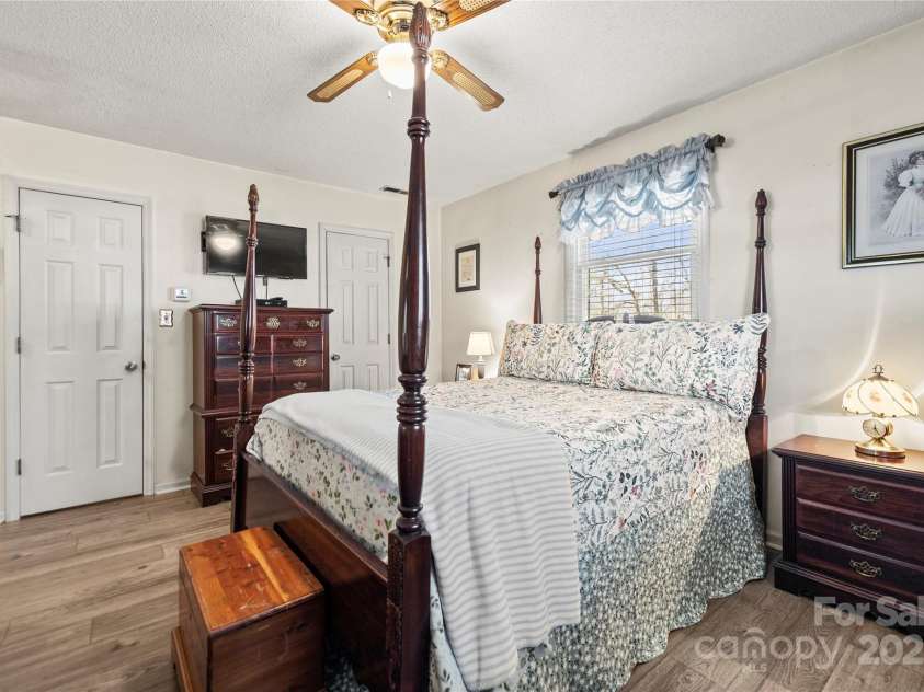 2659 Surrey Drive, Lincolnton, NC 28092.  MLS# CAR4224452, YatesRealty ID 10686. Primary Bedroom
