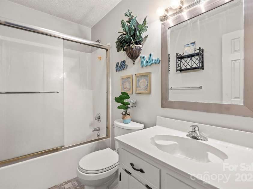 2659 Surrey Drive, Lincolnton, NC 28092.  MLS# CAR4224452, YatesRealty ID 10686. Second Bath