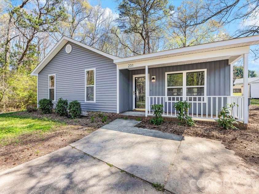 231 West Avenue, Charlotte, NC 28208.  MLS# CAR4362188, YatesRealty ID 10688. 