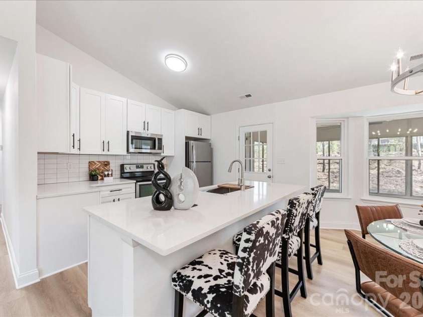231 West Avenue, Charlotte, NC 28208.  MLS# CAR4362188, YatesRealty ID 10688. 