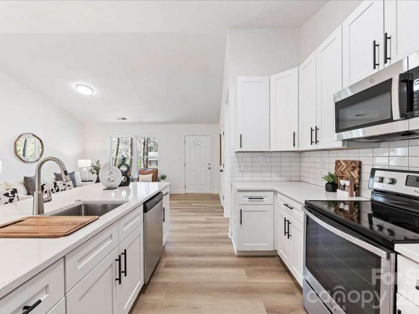 231 West Avenue, Charlotte, NC 28208.  MLS# CAR4362188, YatesRealty ID 10688. 