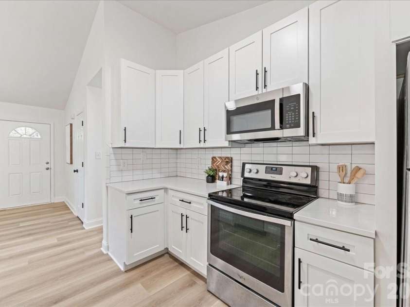 231 West Avenue, Charlotte, NC 28208.  MLS# CAR4362188, YatesRealty ID 10688. 