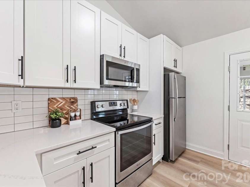 231 West Avenue, Charlotte, NC 28208.  MLS# CAR4362188, YatesRealty ID 10688. 