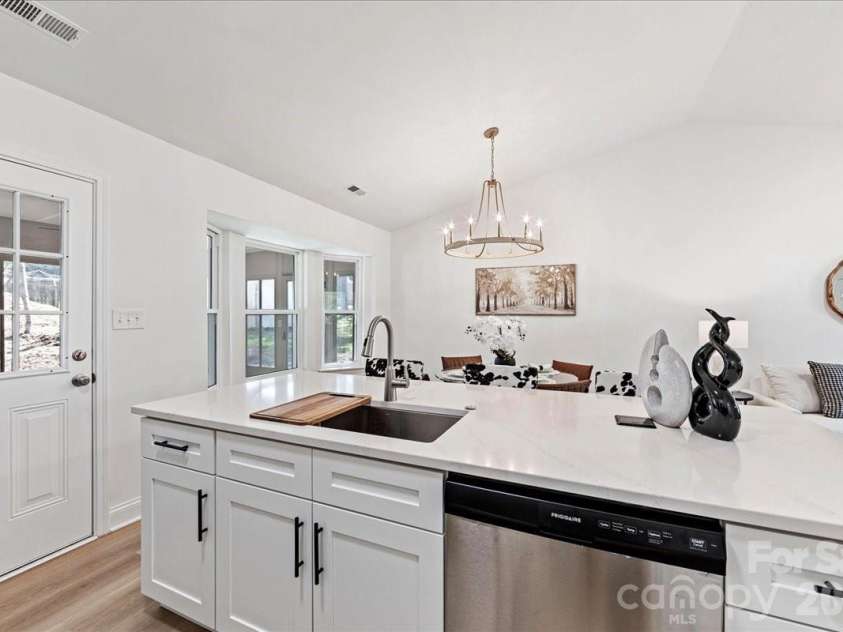 231 West Avenue, Charlotte, NC 28208.  MLS# CAR4362188, YatesRealty ID 10688. 