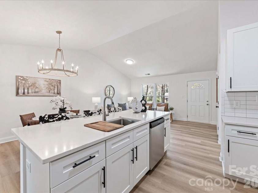231 West Avenue, Charlotte, NC 28208.  MLS# CAR4362188, YatesRealty ID 10688. 